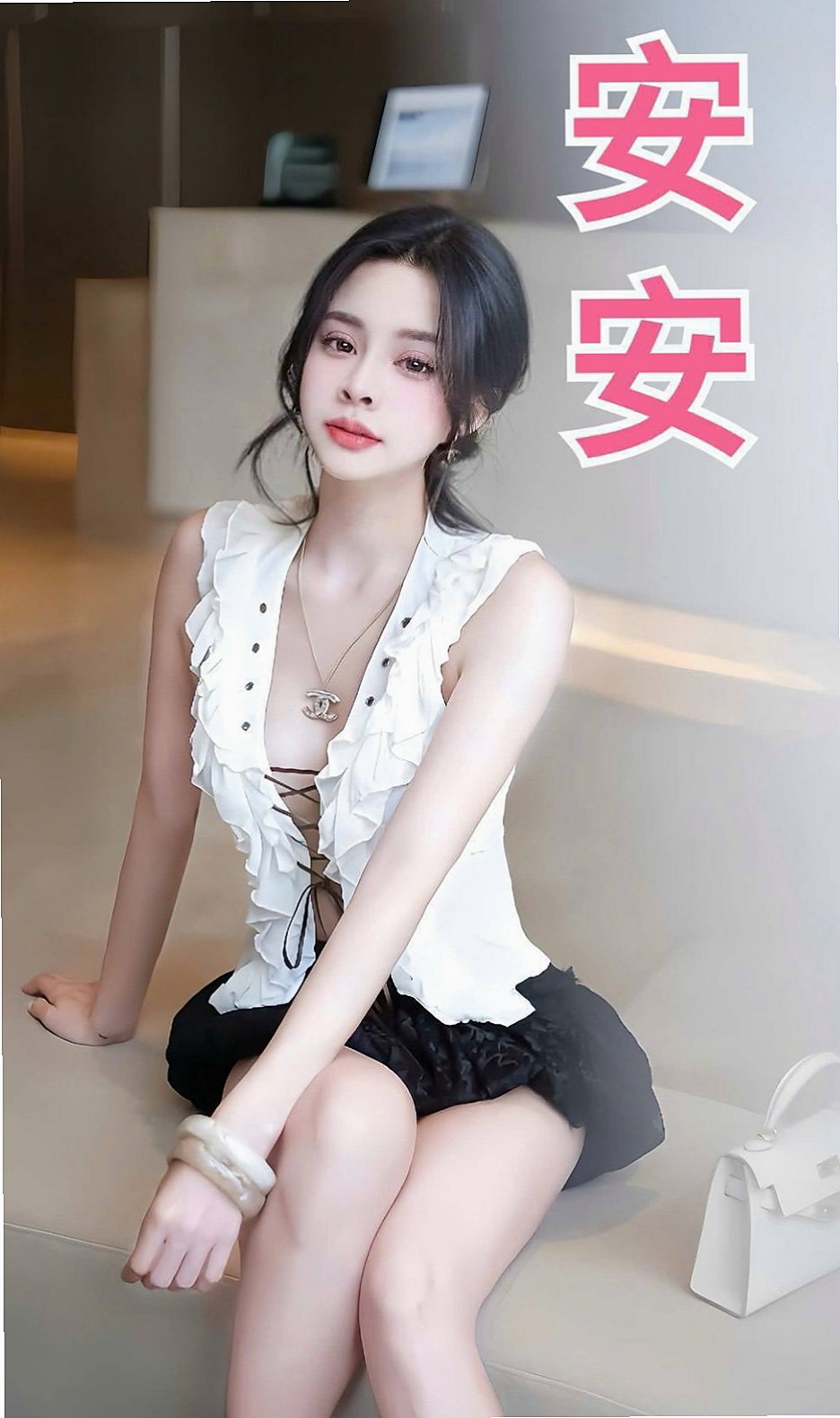 ▼五結全套▼熙凝▼OL兼職▼身高169cm▼體重47kg▼胸圍C罩杯▼年齡24歲▼身材前凸後翹 CP直破表 跟女友沒有玩過這種尺度的